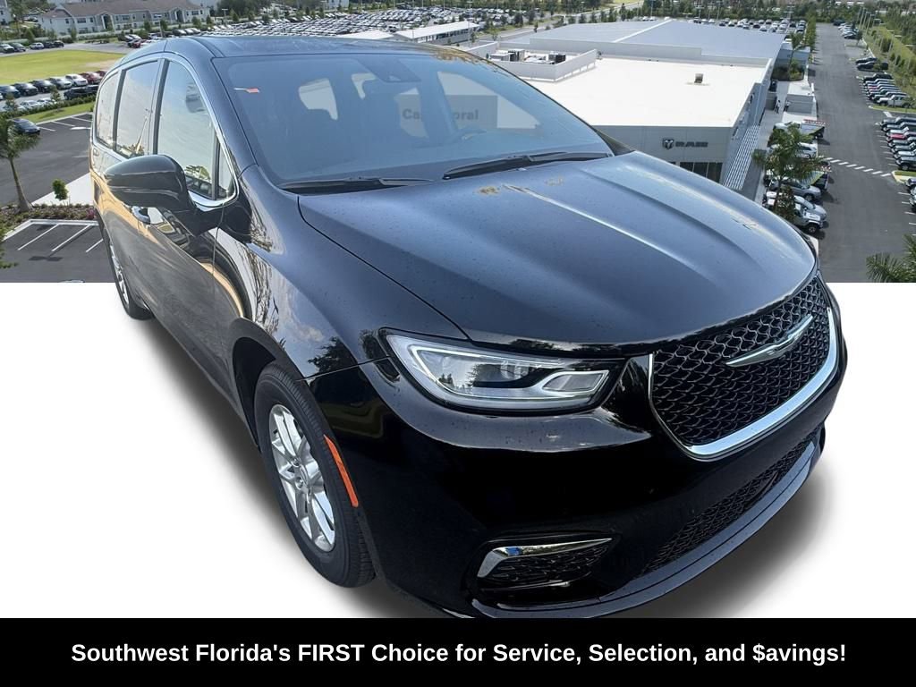 New 2026 Chrysler Pacifica Select image 2