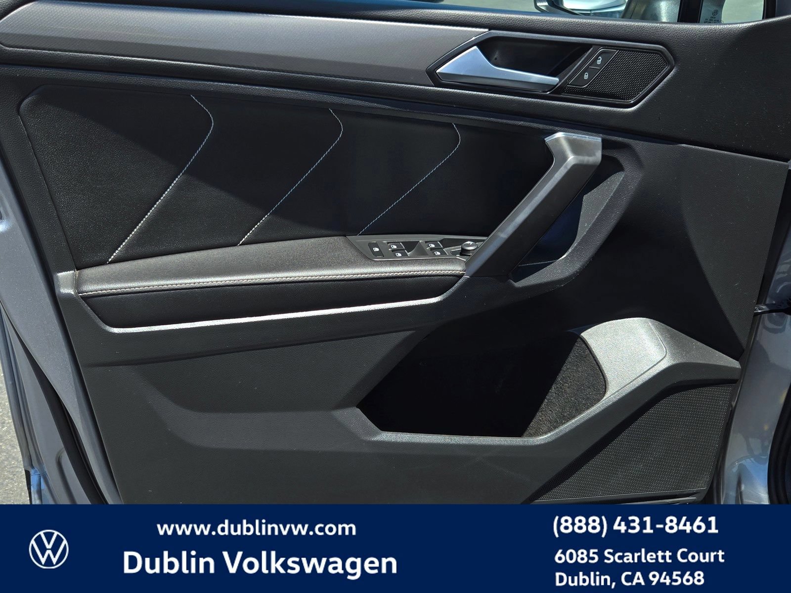 Certified 2023 Volkswagen Tiguan SE w/ Panoramic Sunroof Package AWD/4WD image 10