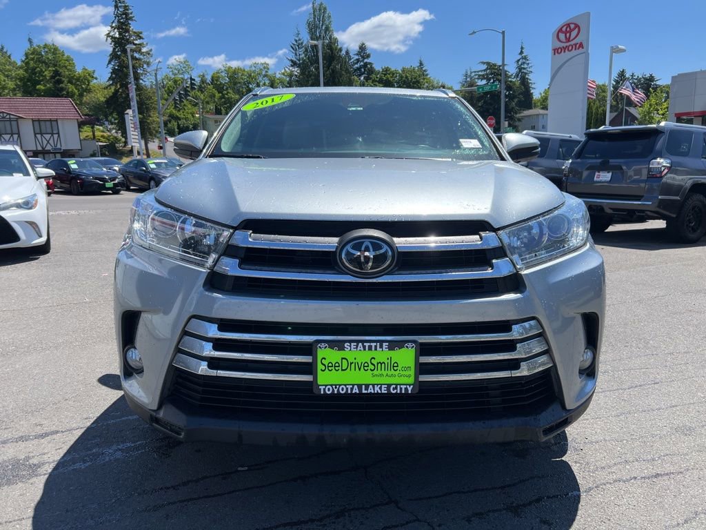 Used 2017 Toyota Highlander Limited AWD/4WD image 2