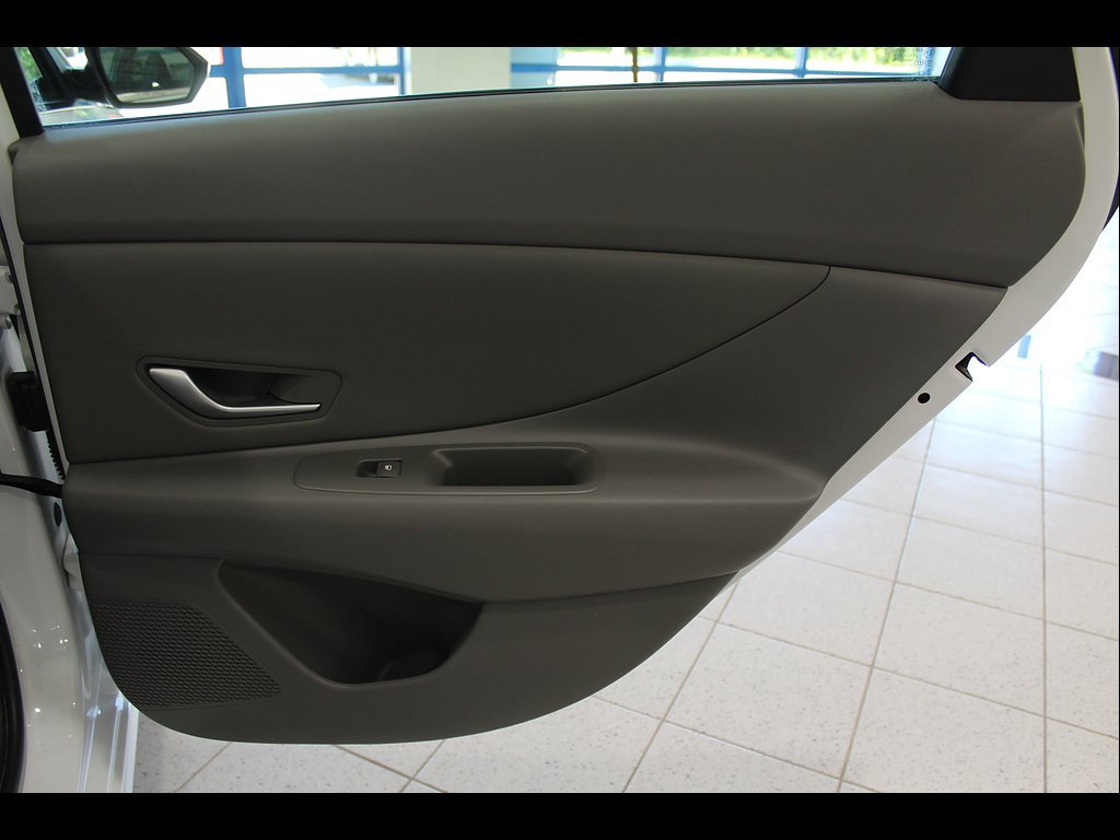 Used 2025 Hyundai Elantra SEL FWD image 22