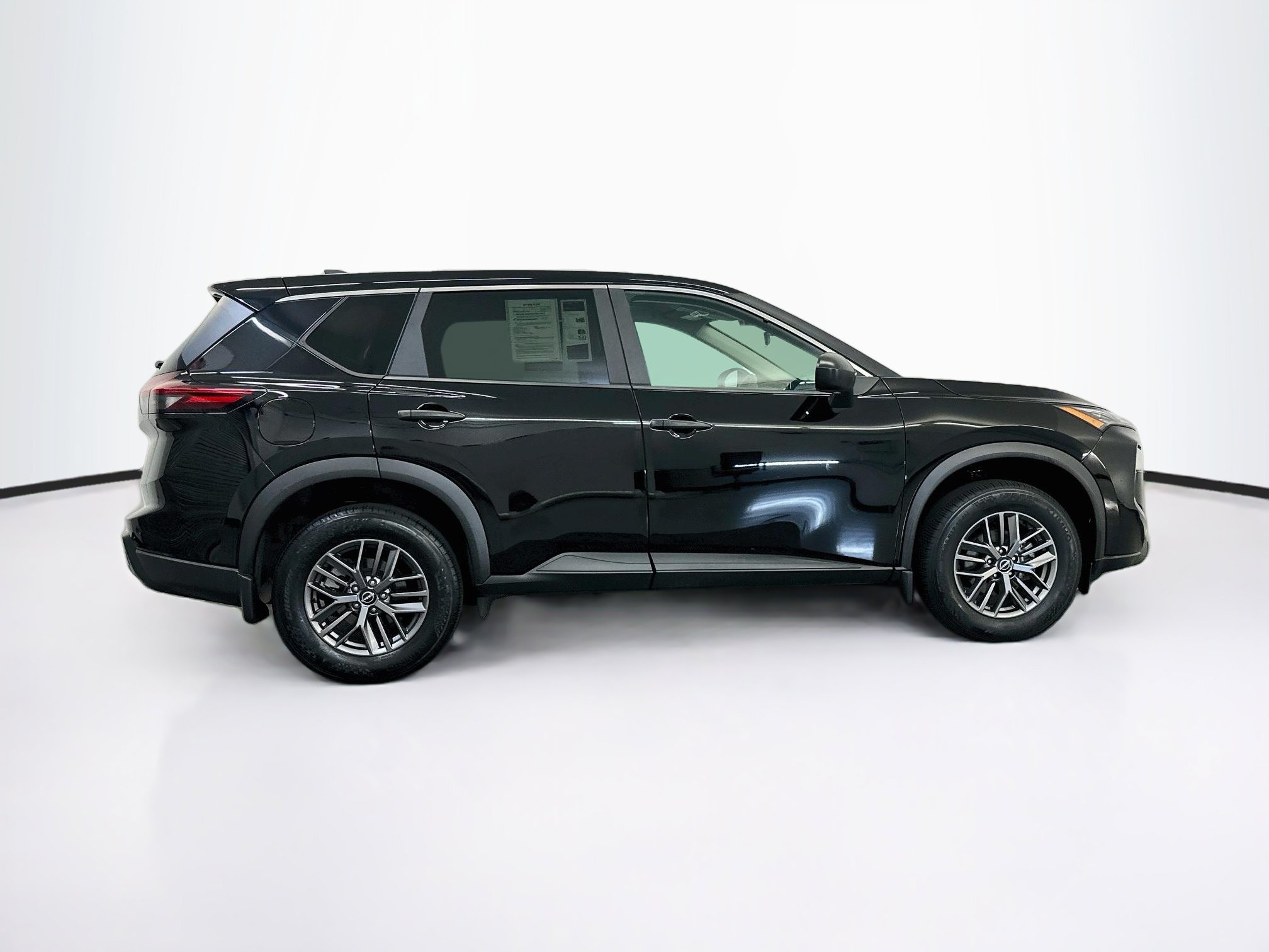 Used 2024 Nissan Rogue S AWD/4WD image 10