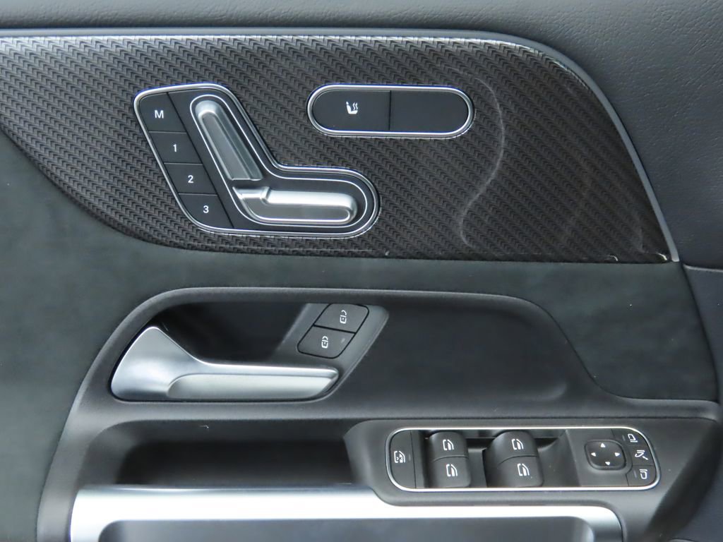 Certified 2025 Mercedes-Benz GLB 35 AMG 4MATIC image 23