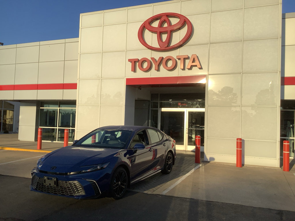 New 2026 Toyota Camry SE image 3