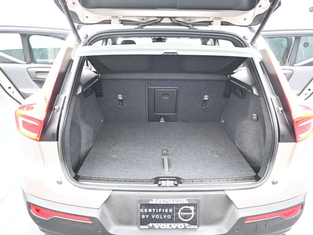 Used 2023 Volvo XC40 Recharge Ultimate image 14