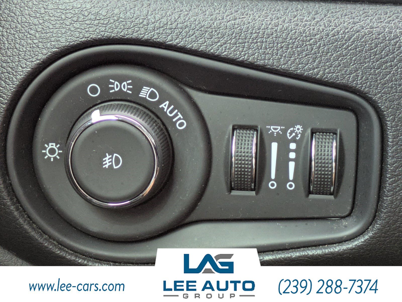 Used 2019 Jeep Renegade Latitude FWD image 19