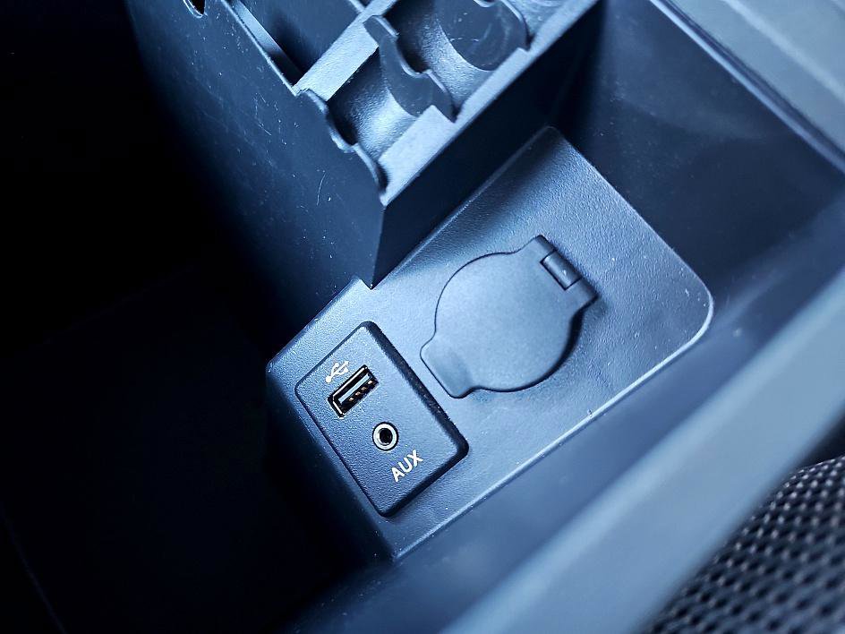 Used 2016 Nissan Frontier SV image 19