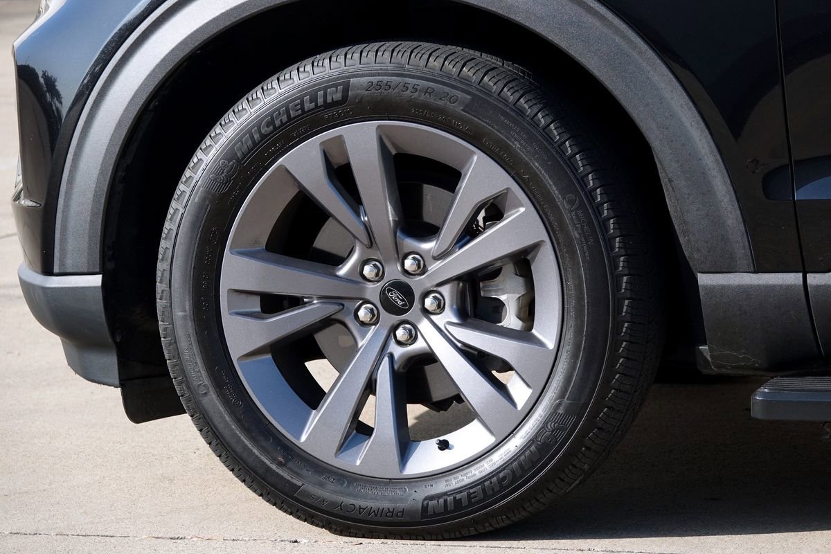 Used 2023 Ford Explorer XLT w/ Equipment Group 202A image 24