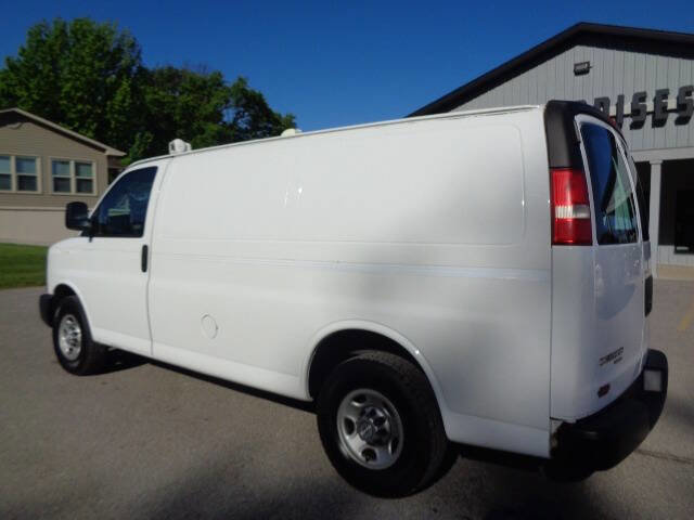 Used 2016 Chevrolet Express 2500 RWD image 3