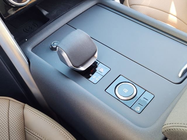 Used 2026 Land Rover Discovery Limited Edition image 15