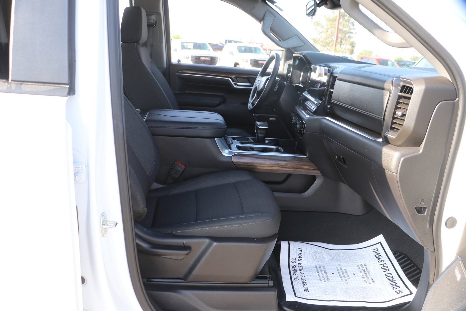 Used 2024 Chevrolet Silverado 1500 LT Trail Boss w/ Convenience Package II image 33