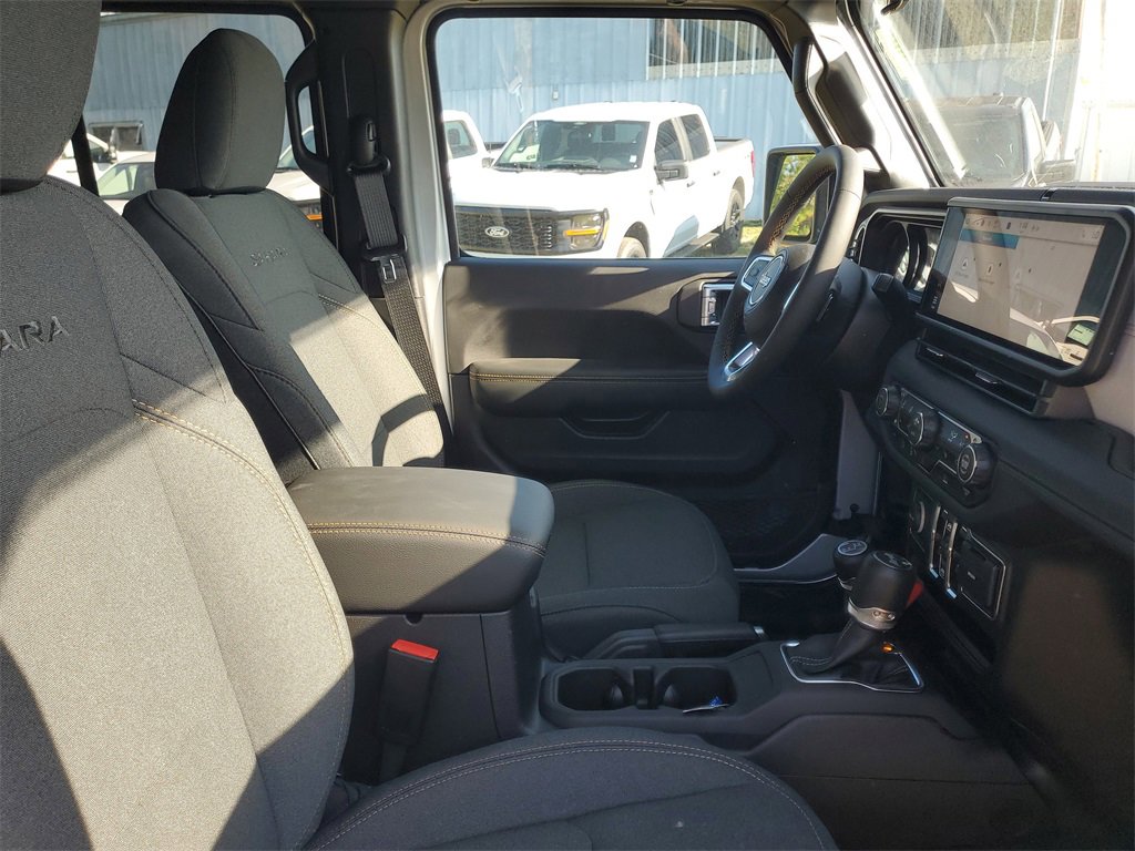 Used 2024 Jeep Wrangler Sahara image 34