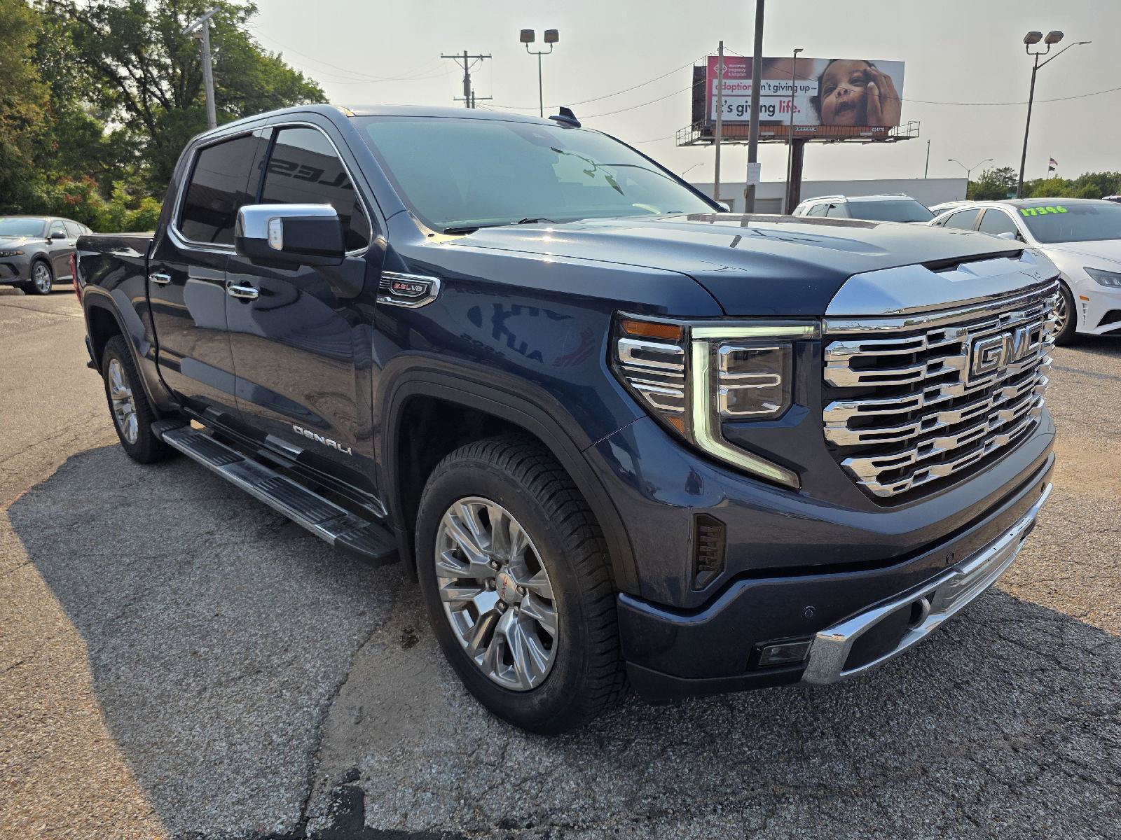 Used 2022 GMC Sierra 1500 Denali AWD/4WD image 3