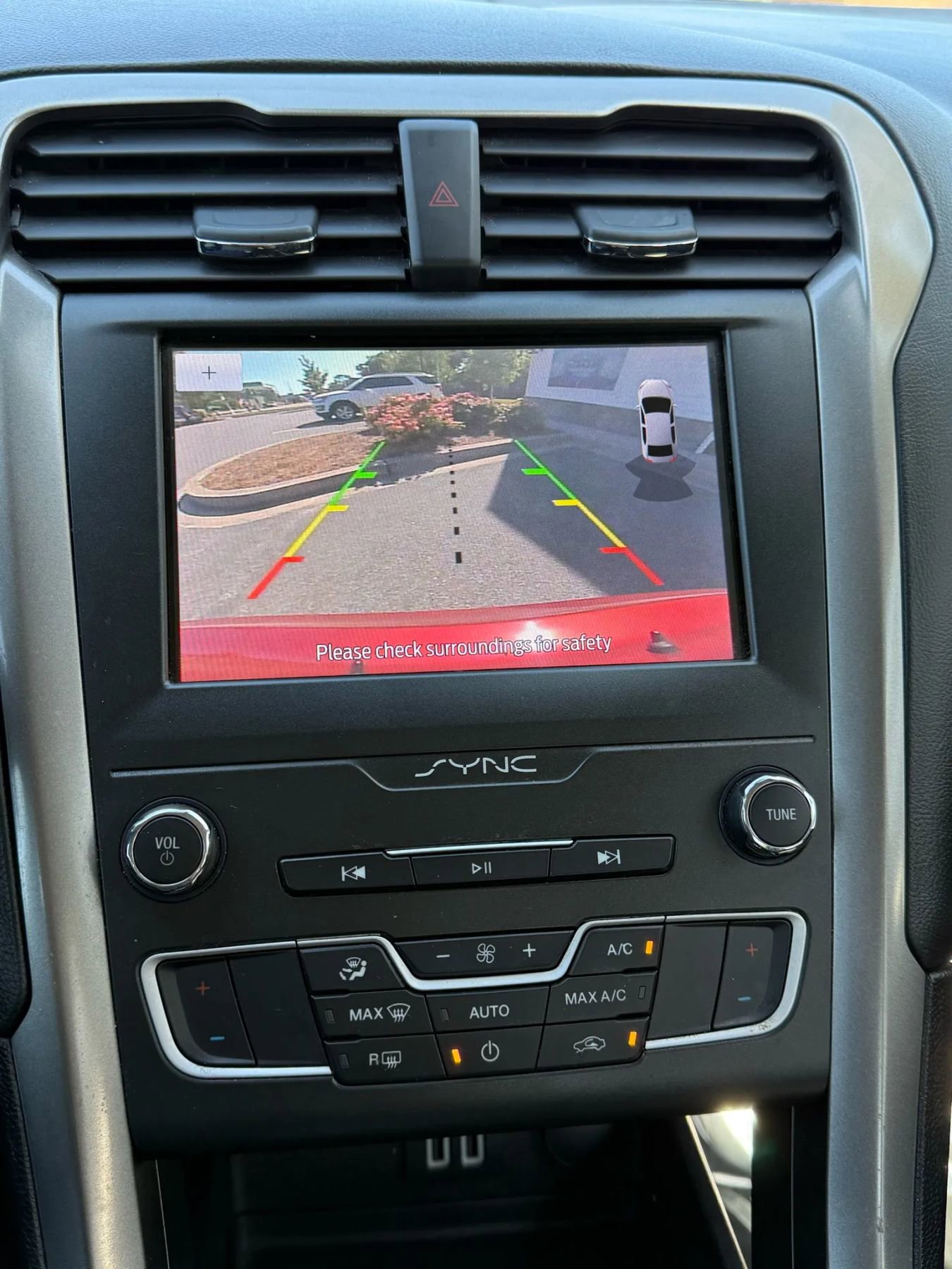 Used 2020 Ford Fusion SE image 29