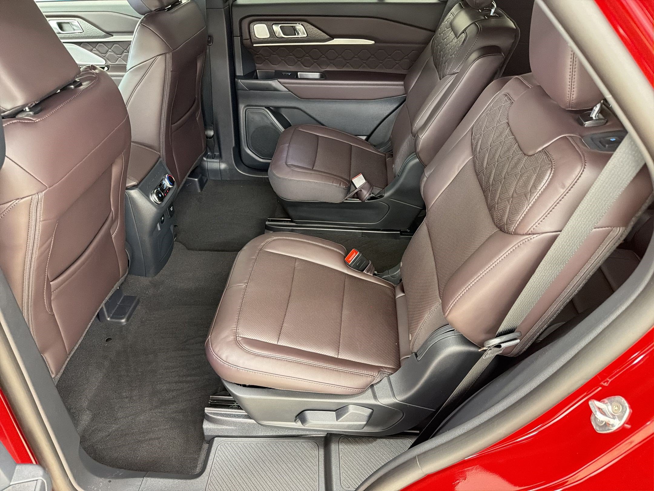 New 2026 Ford Explorer Platinum w/ LUX Leather Package AWD/4WD image 15