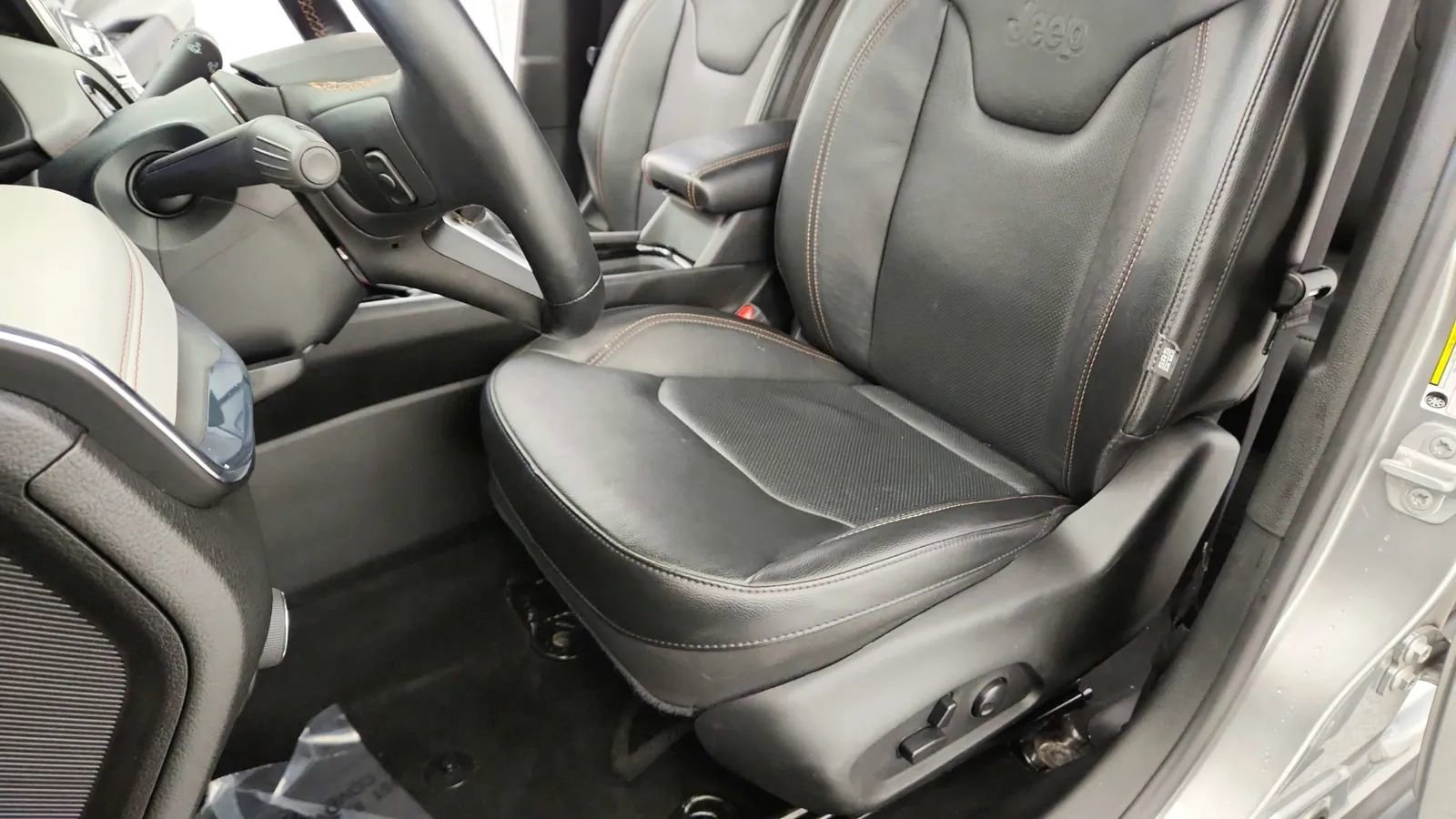 Used 2022 Jeep Compass Limited image 23