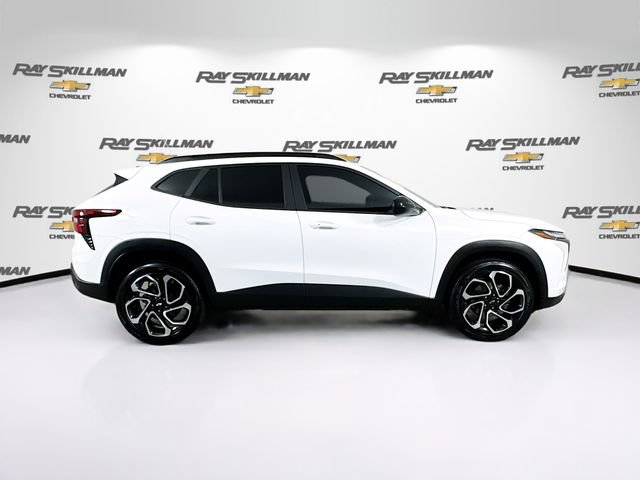 Used 2024 Chevrolet Trax RS w/ Sunroof Package FWD image 8