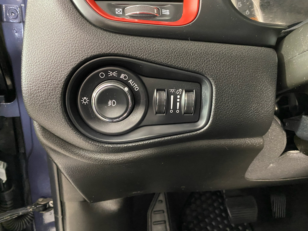 Used 2021 Jeep Renegade Trailhawk w/ Trailer Tow Group AWD/4WD image 22