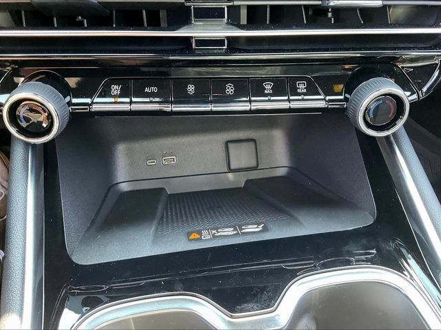 New 2026 Chevrolet Traverse LT w/ Midnight/Sport Edition FWD image 8