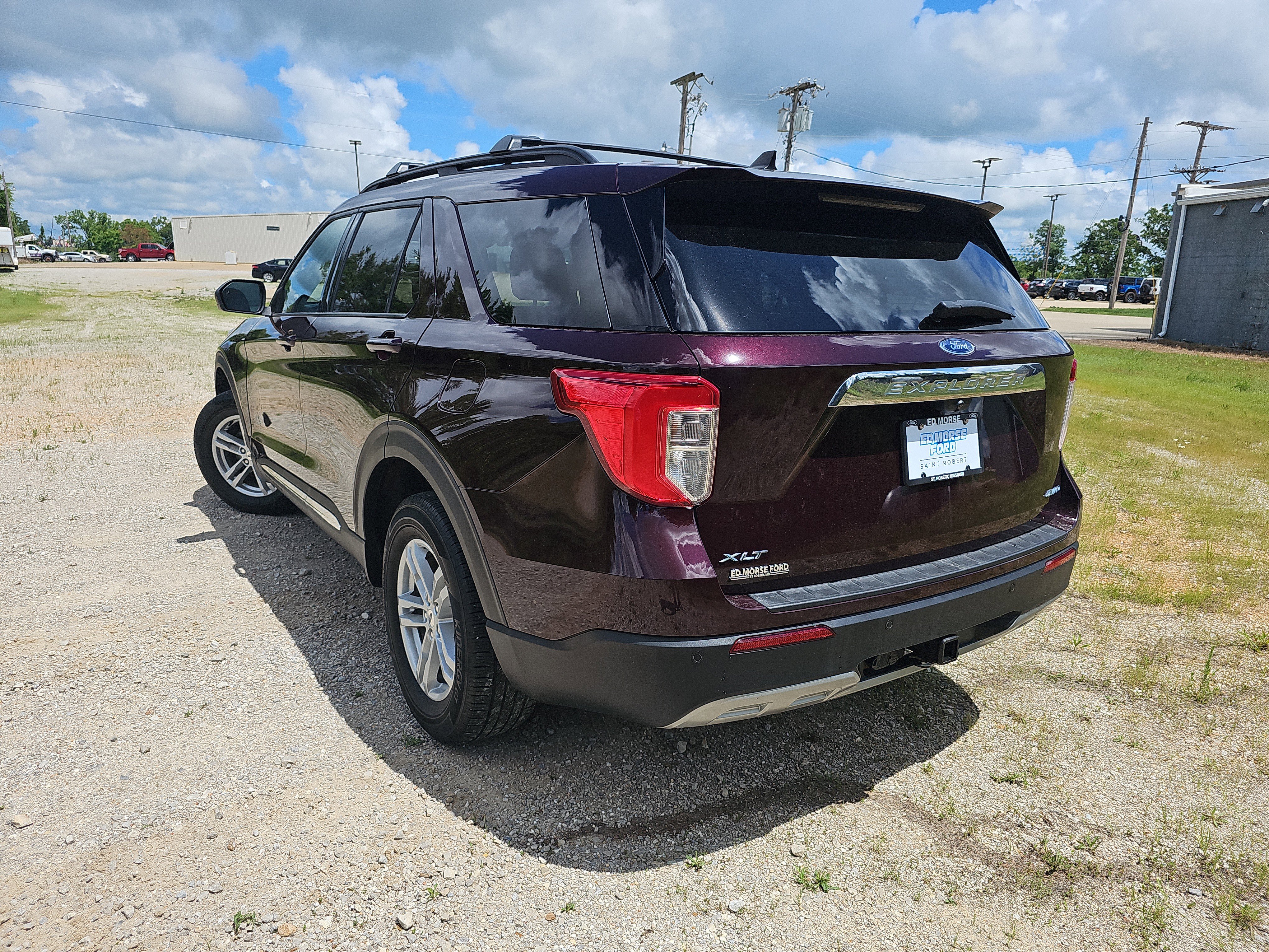 Used 2022 Ford Explorer XLT w/ Equipment Group 202A AWD/4WD image 6