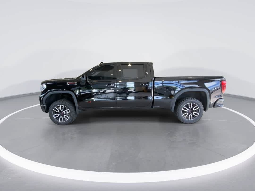 Used 2024 GMC Sierra 1500 AT4 w/ Technology Package AWD/4WD image 5