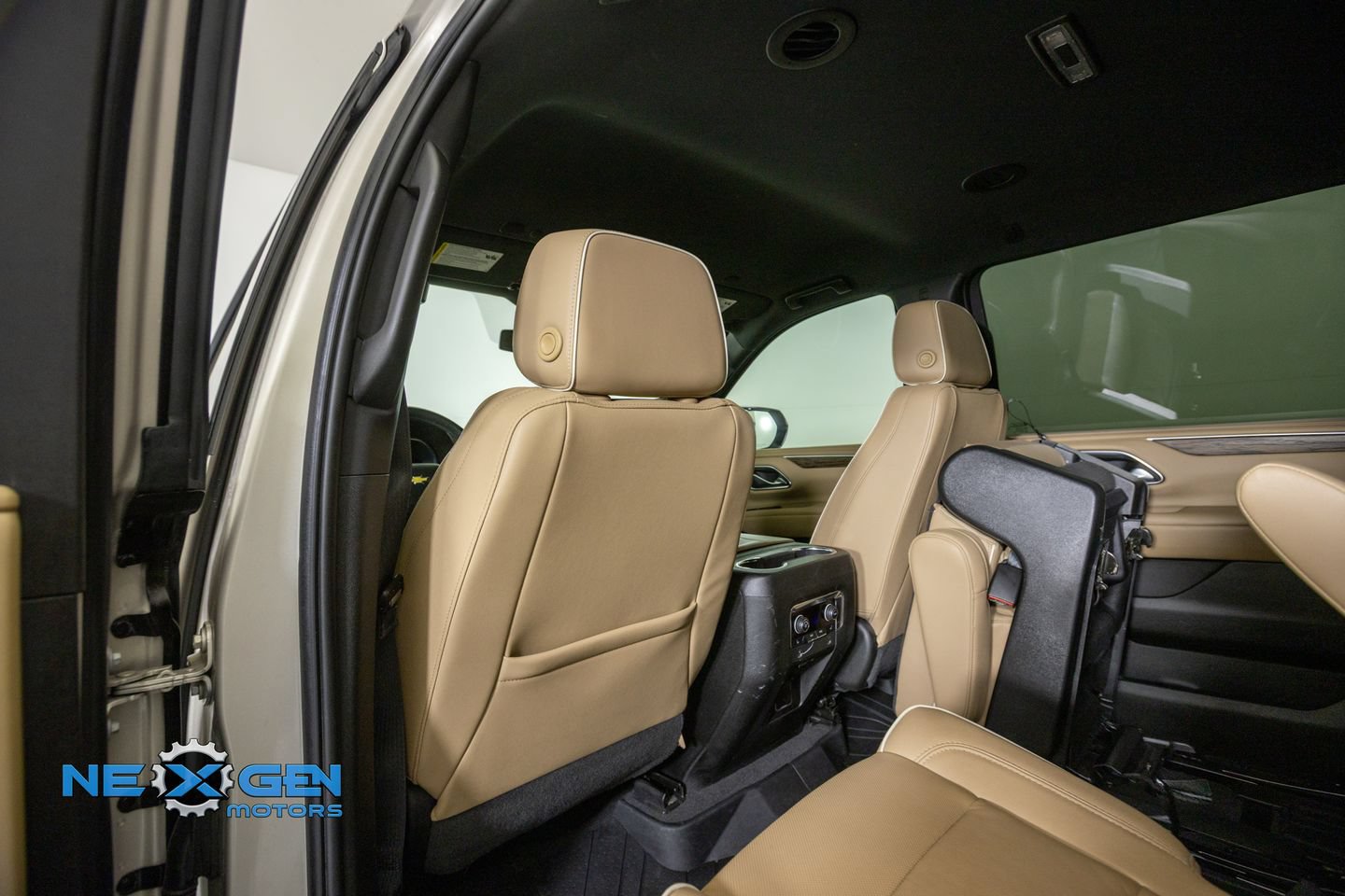 Used 2022 Chevrolet Suburban Premier AWD/4WD image 26