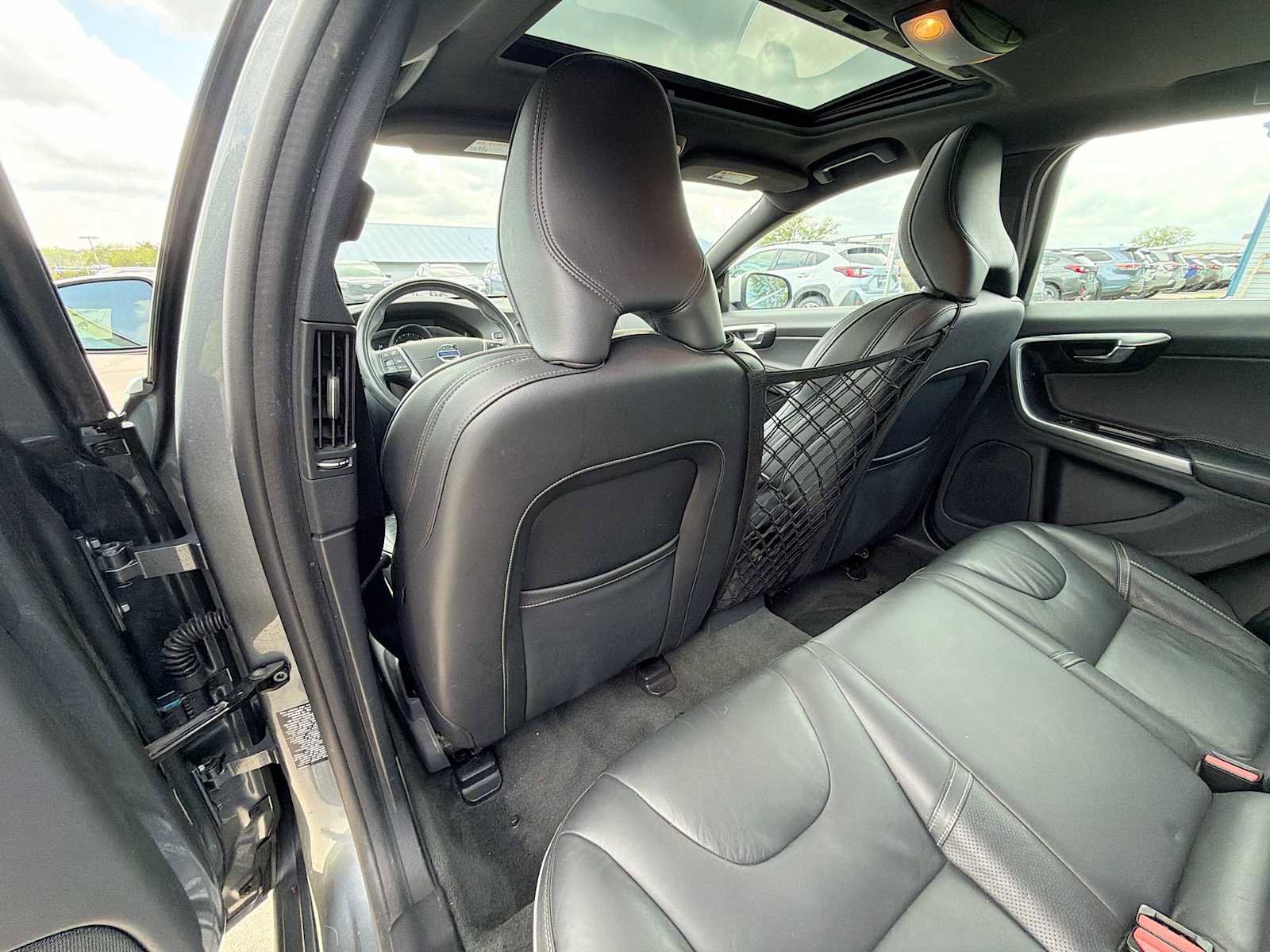 Used 2017 Volvo V60 T6 R-Design Platinum w/ Climate Package AWD/4WD image 15