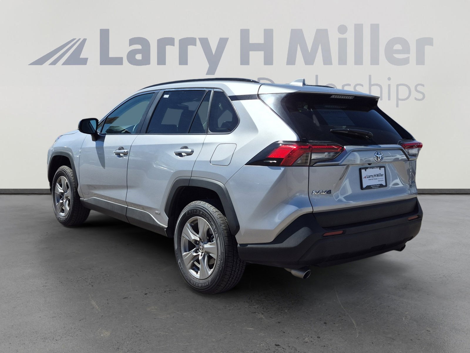 Used 2025 Toyota RAV4 LE image 3