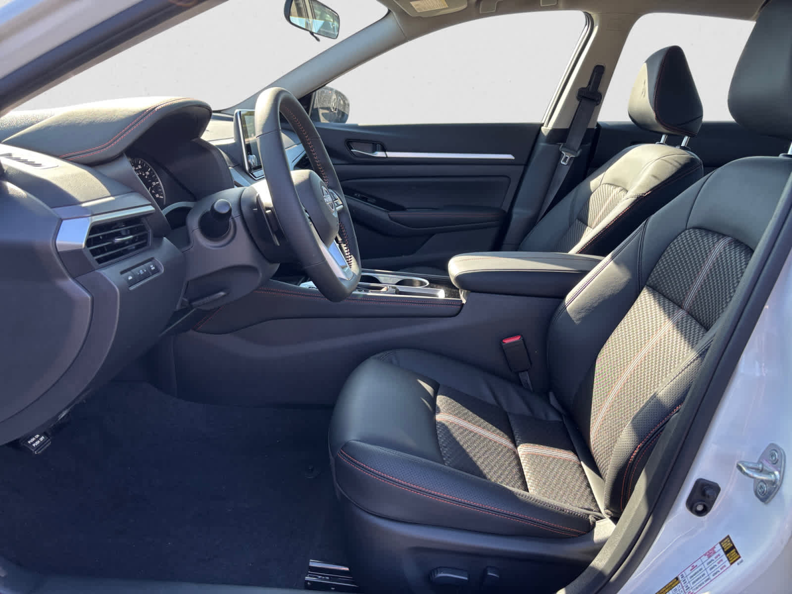 New 2025 Nissan Altima 2.5 SR image 16