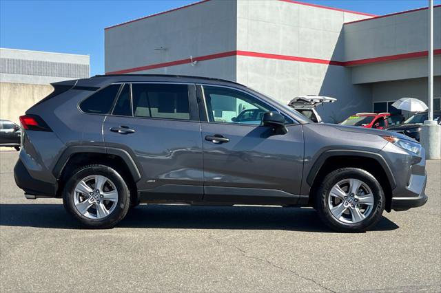 Certified 2022 Toyota RAV4 LE AWD/4WD image 6