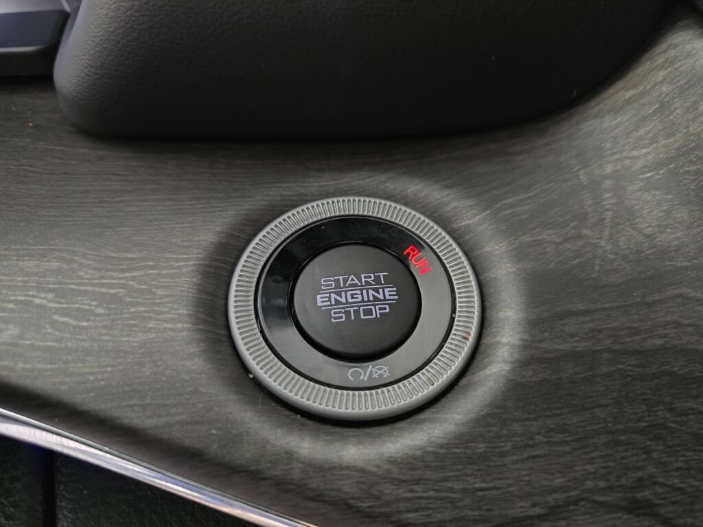 Used 2023 Jeep Grand Cherokee Overland w/ Luxury Tech Group IV AWD/4WD image 27