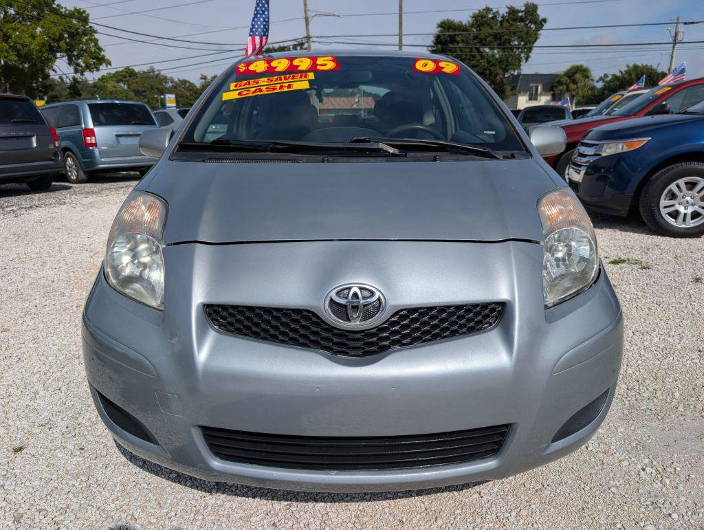 Used 2009 Toyota Yaris 2-Door Hatchback FWD image 2