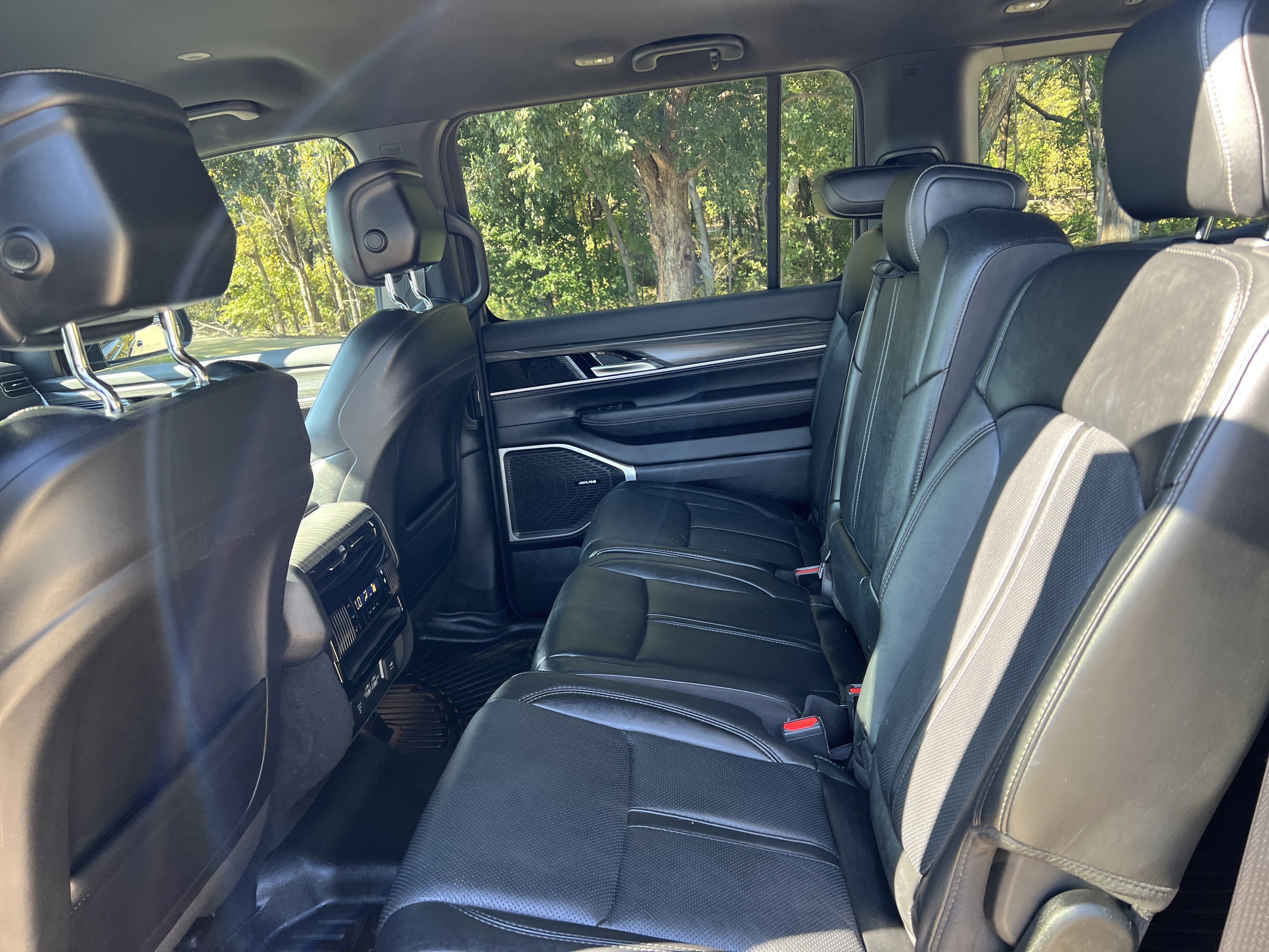 Used 2023 Jeep Wagoneer Series III w/ Preferred Equipment Group image 29