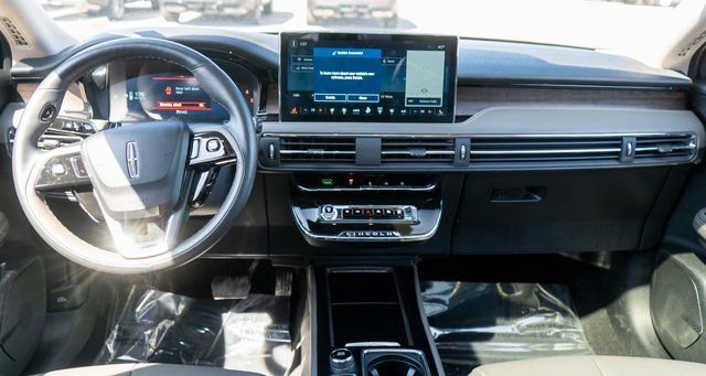 Used 2025 Lincoln Corsair Reserve w/ Jet Appearance Package image 15
