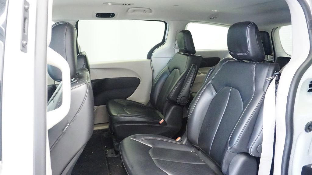 Used 2024 Chrysler Pacifica Limited FWD image 21