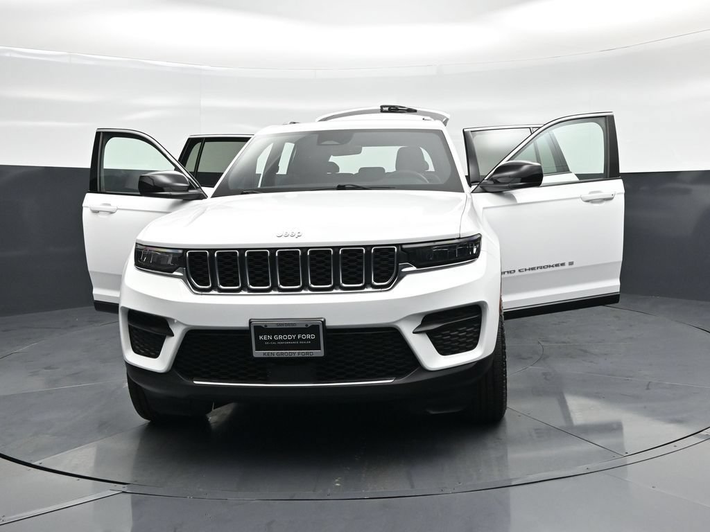 Used 2025 Jeep Grand Cherokee Laredo w/ Luxury Tech Group I AWD/4WD image 27