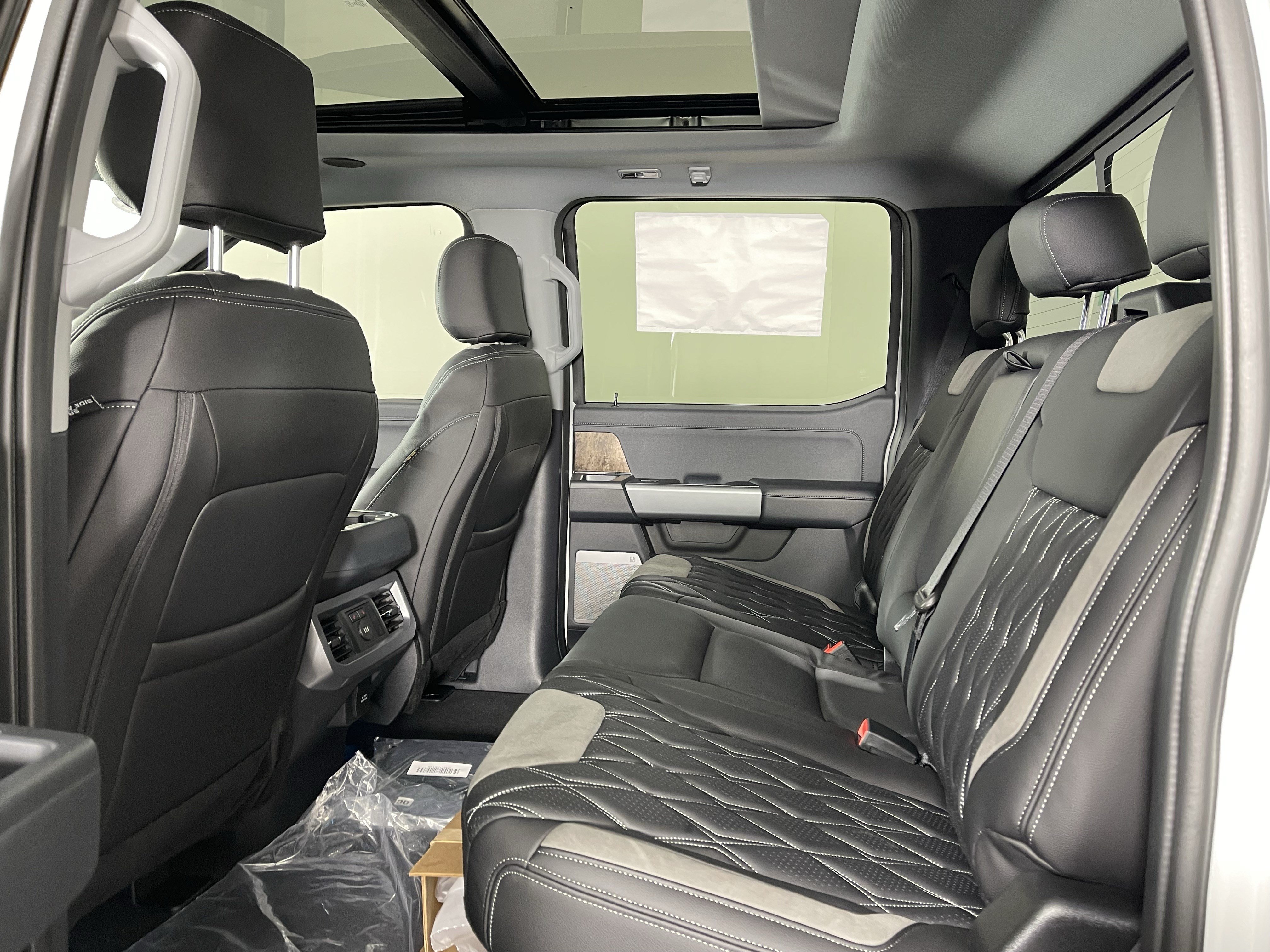 New 2026 Ford F250 Lariat w/ Black Appearance Package AWD/4WD image 14