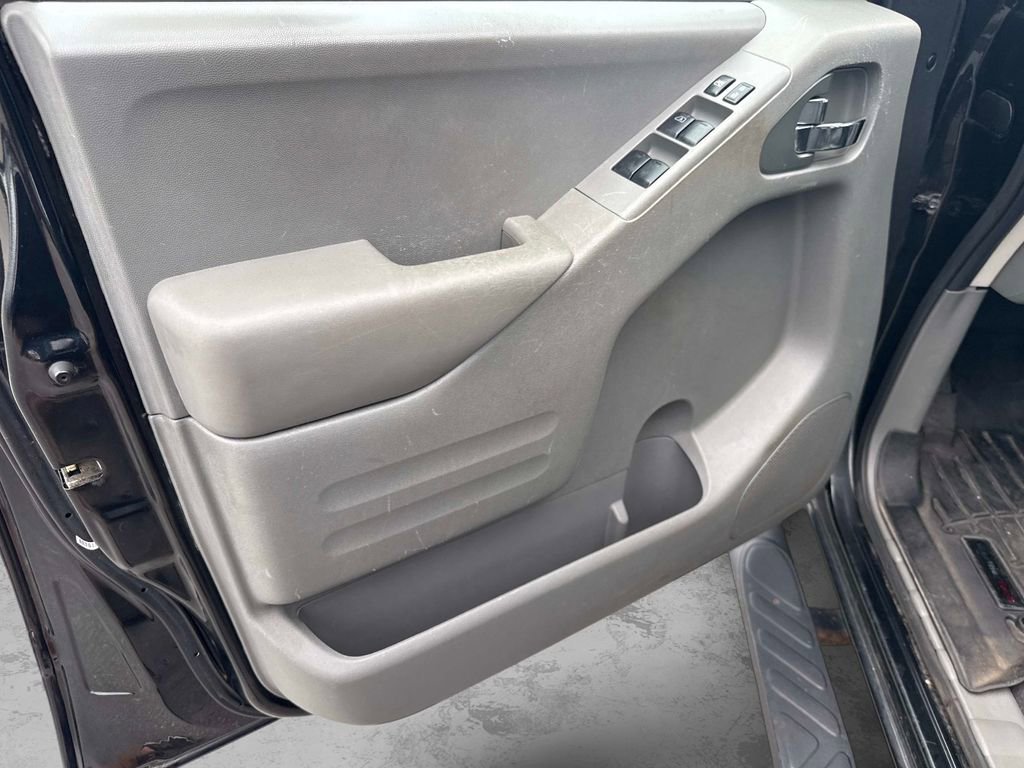 Used 2020 Nissan Frontier SV w/ Midnight Edition Floor Mats AWD/4WD image 16