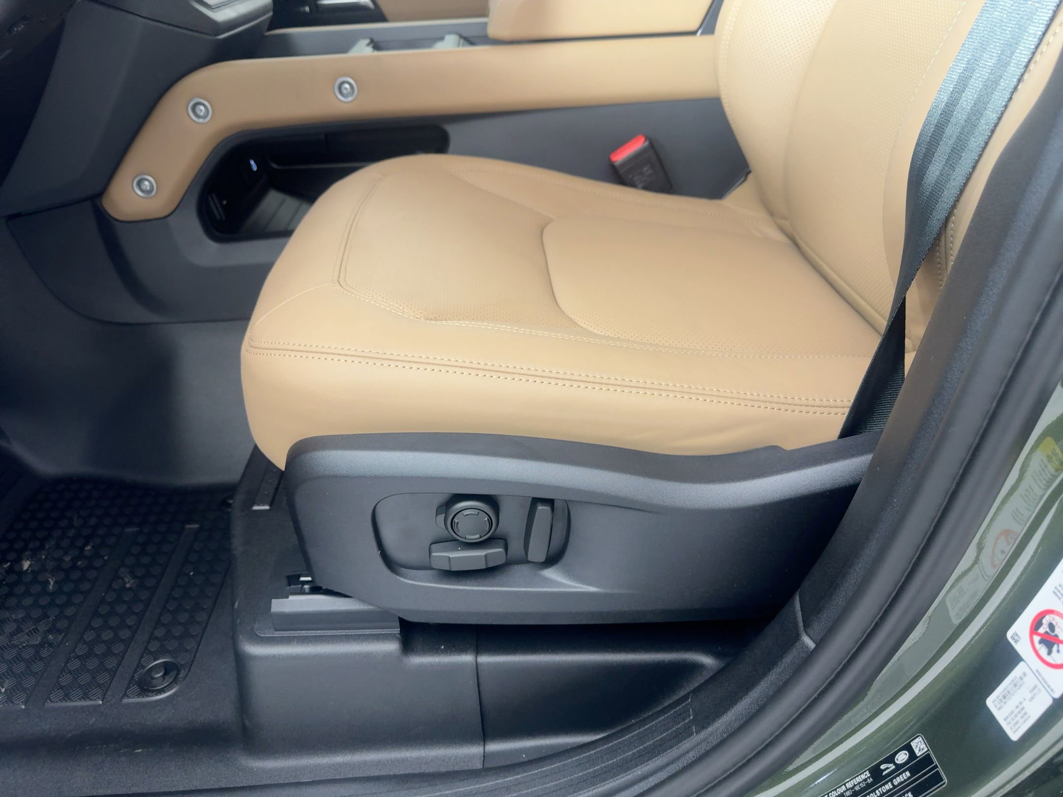 New 2026 Land Rover Defender 110 X-Dynamic SE image 14