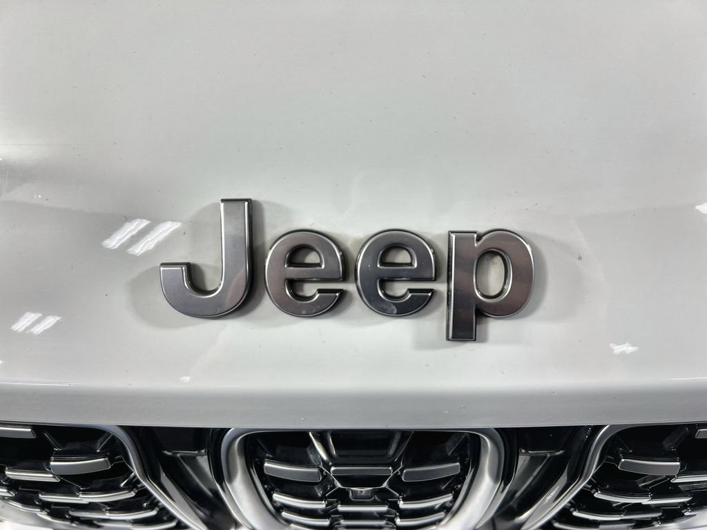 Used 2022 Jeep Grand Cherokee Summit AWD/4WD image 32