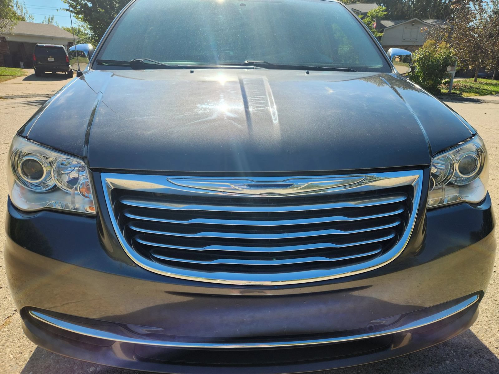 Used 2016 Chrysler Town & Country Limited Platinum w/ Trailer Tow Group FWD image 8