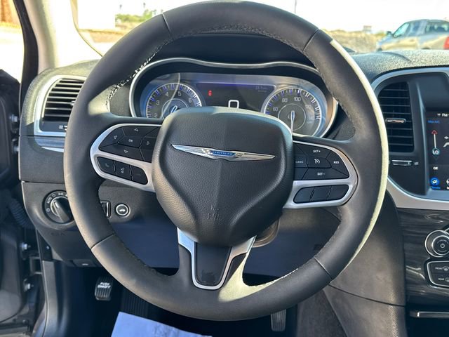 Used 2022 Chrysler 300 Touring image 14