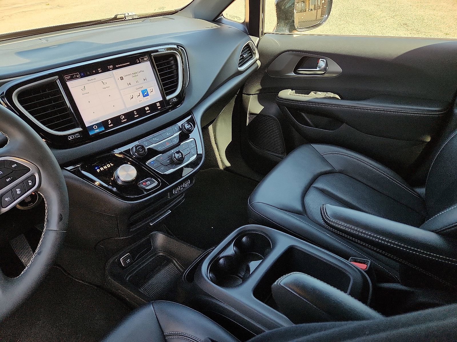 Used 2025 Chrysler Pacifica Select image 20