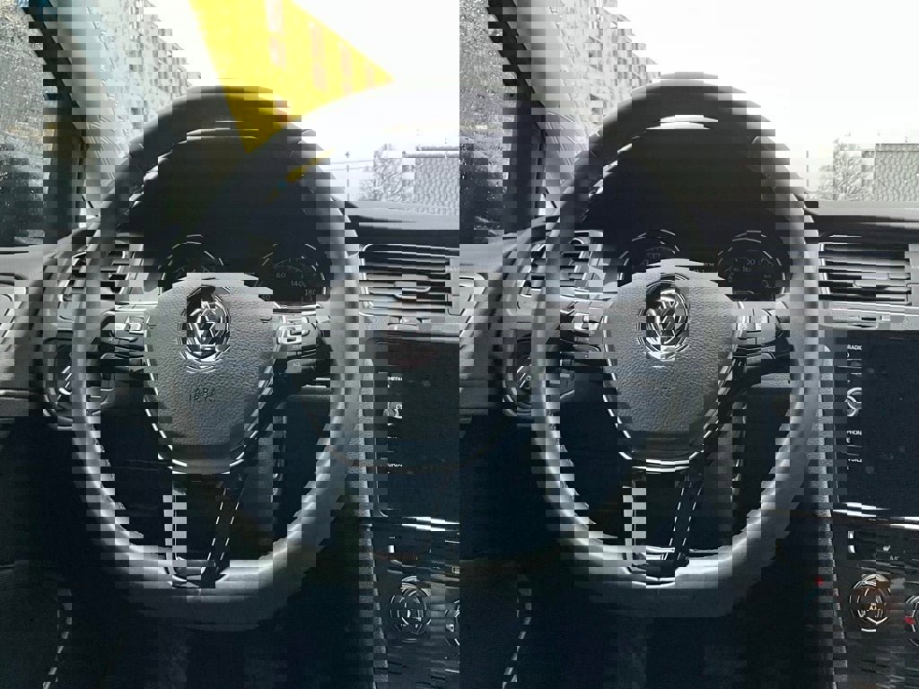 Used 2021 Volkswagen Golf 4-Door image 19