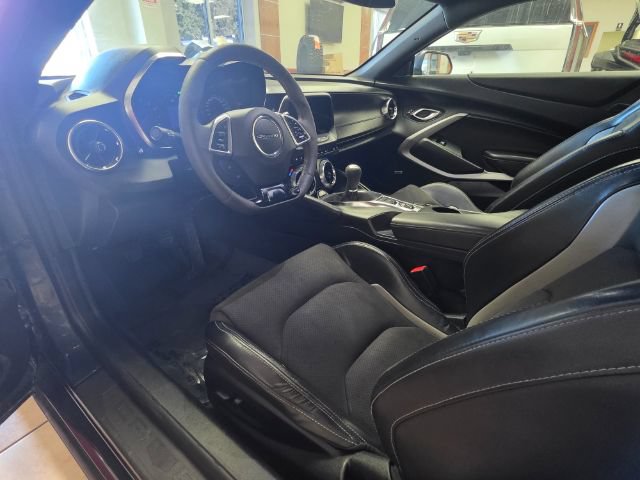 Used 2021 Chevrolet Camaro LT w/ 1LE Track Performance Package RWD image 5