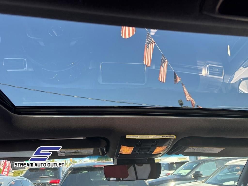 Used 2023 Lexus GX 460 Premium w/ Premium Package image 16