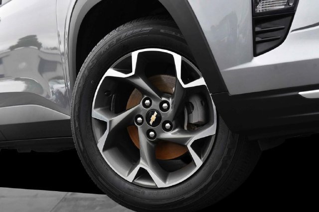 Used 2024 Chevrolet Trax LT FWD image 3