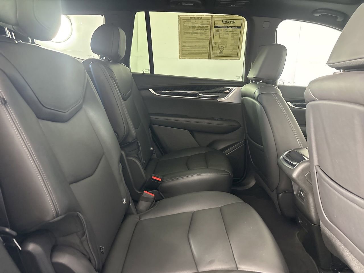 Used 2025 Cadillac XT6 Premium Luxury image 29