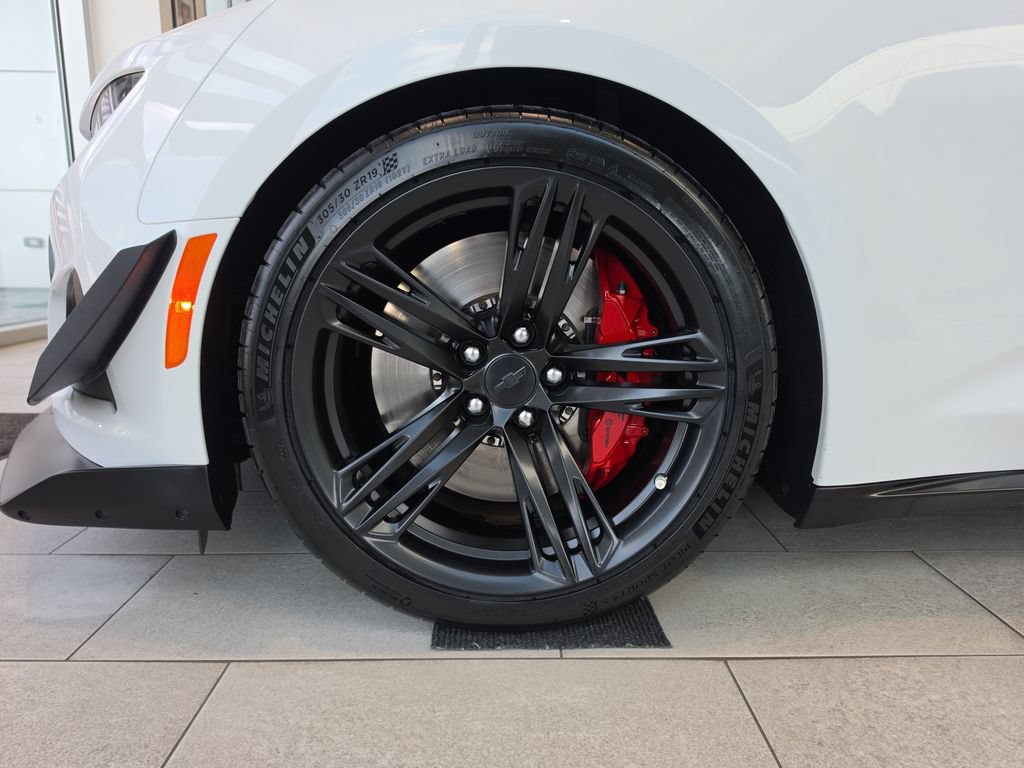 Used 2020 Chevrolet Camaro ZL1 RWD image 13