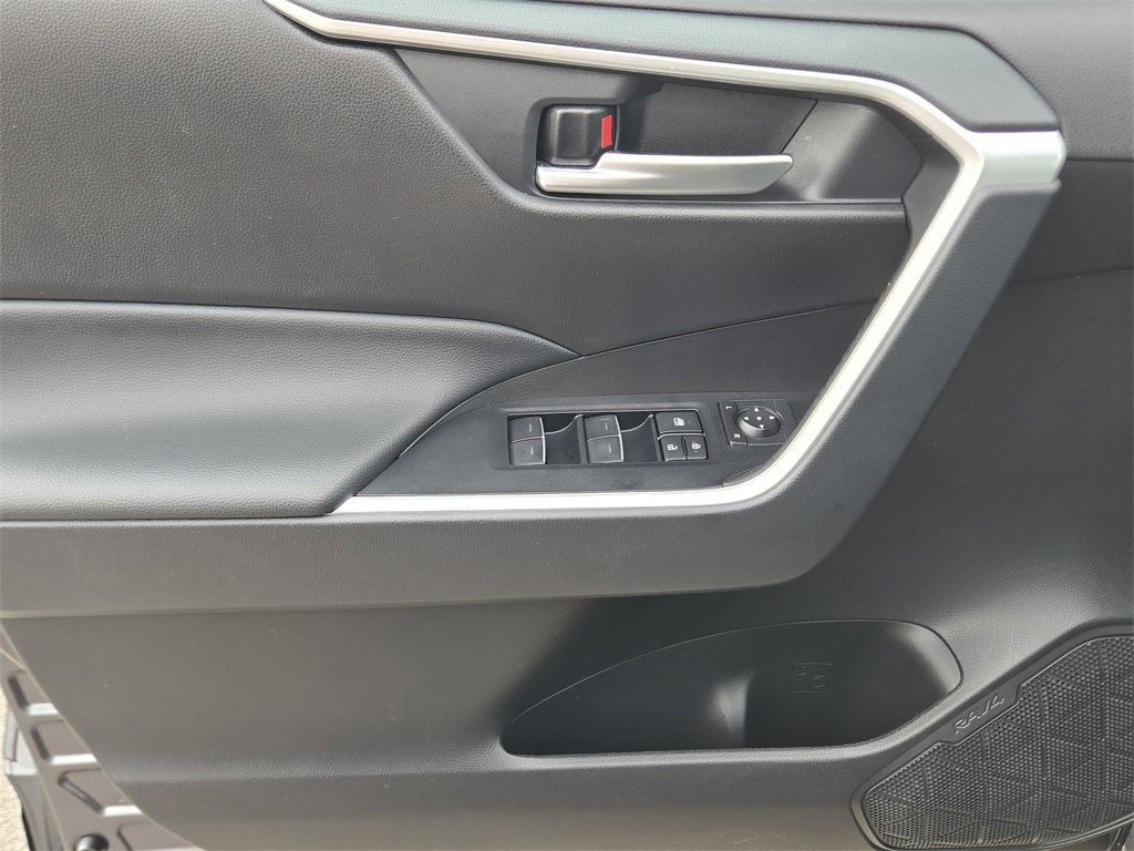 Used 2025 Toyota RAV4 XLE w/ Convenience Package image 27