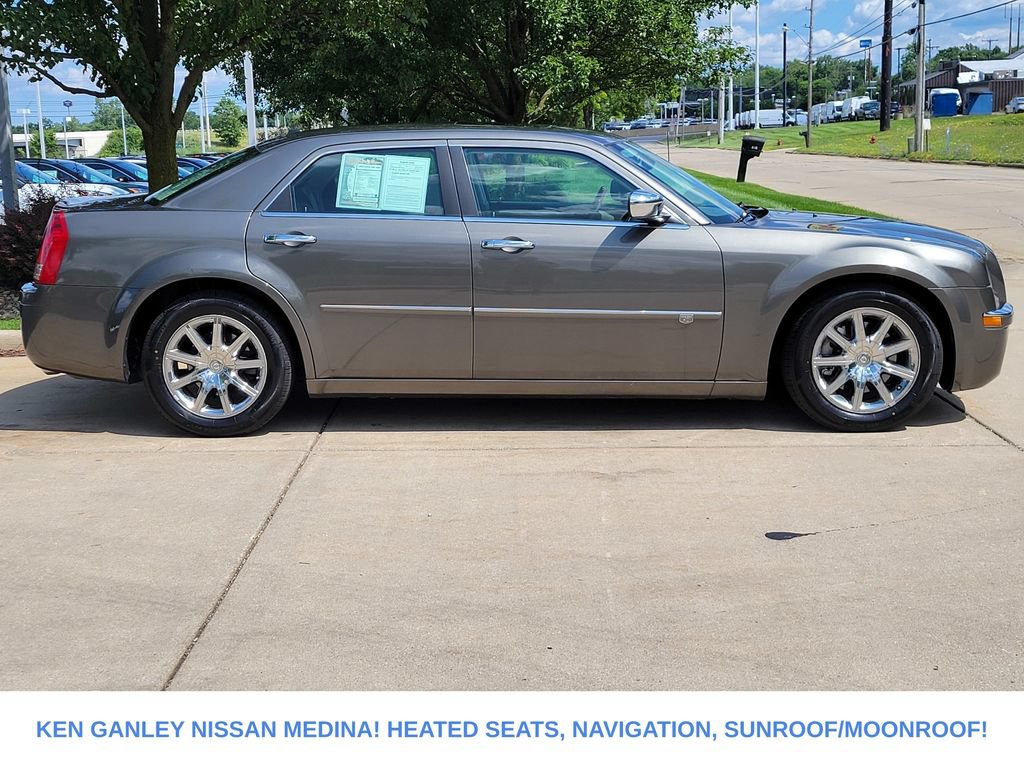 Used 2009 Chrysler 300 C RWD image 2